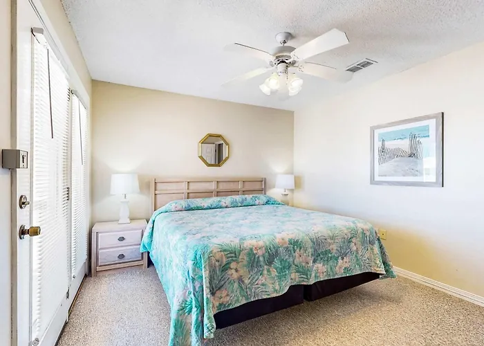 Two Homes In One - Beachfront Gulf-view Decks Ac & Washer Dryers Holiday home