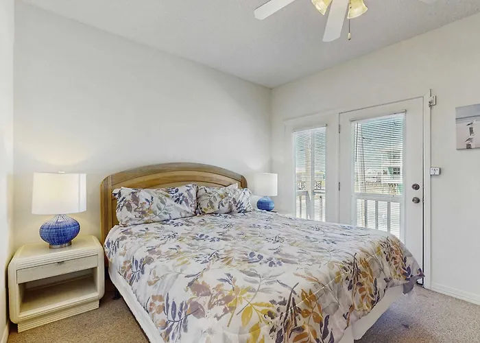 Two Homes In One - Beachfront Gulf-view Decks Ac & Washer Dryers Holiday home *