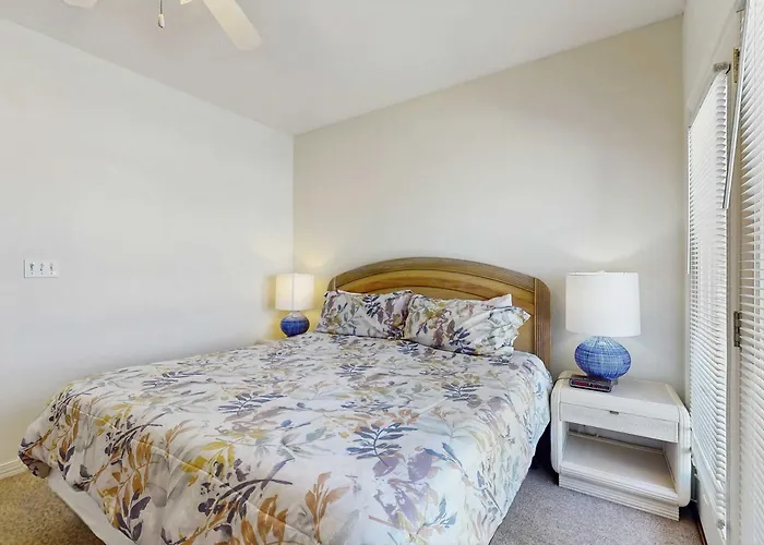 Two Homes In One - Beachfront Gulf-view Decks Ac & Washer Dryers Holiday home